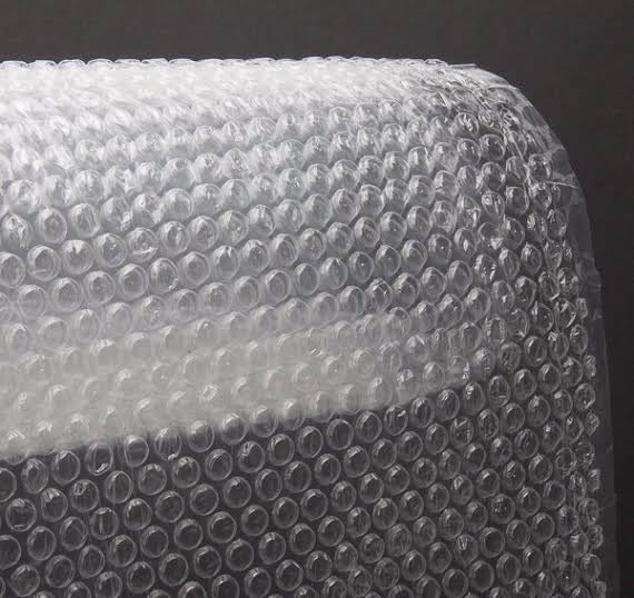 Plastico de Poliburbuja chica para embalaje y empaque de objetos frágiles de 1.22 metros de ancho.
